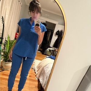 FIGS Rafaela oversized scrub top royal
Blue XS